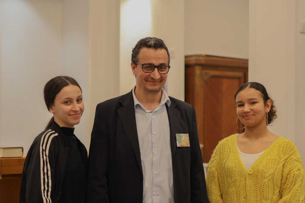 Thé de l'Amitié organisé par Messagers de paix - Photo avec  Abdel et les danseuses Ketsia et Lydie-Anne
