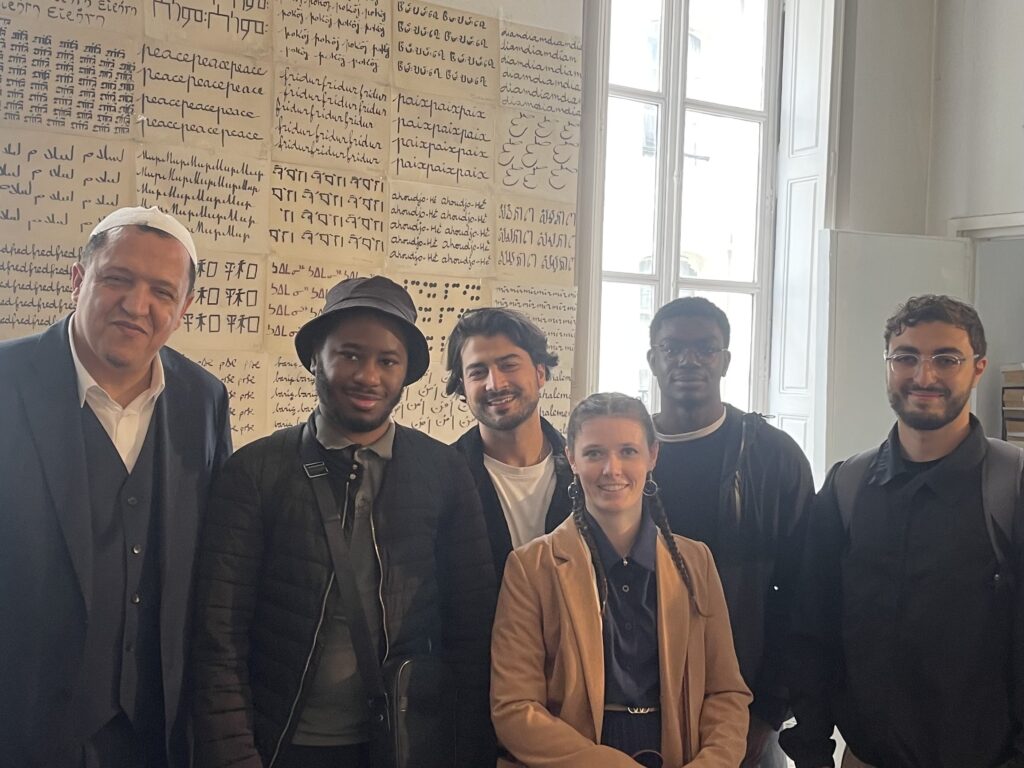 Hassan Chalghoumi et les jeunes de l'association Messagers de paix